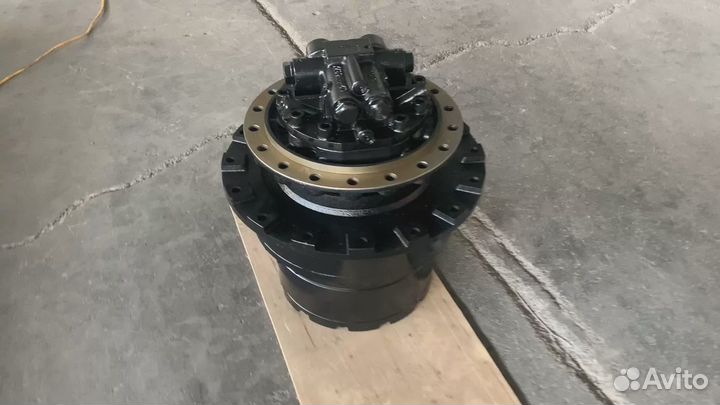 Бортовая (Редуктор хода) Хитачи 240-3 с мотором-37