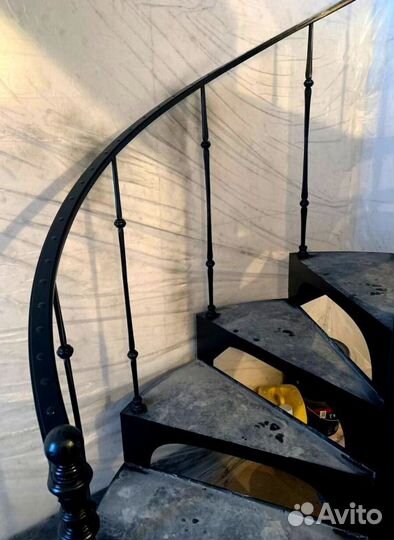 Лестничные перила кованные с монтажем