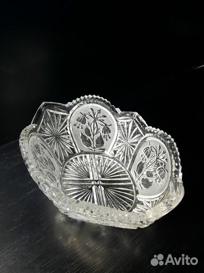 Салатник хрустальный большой 23*11*17 резные края