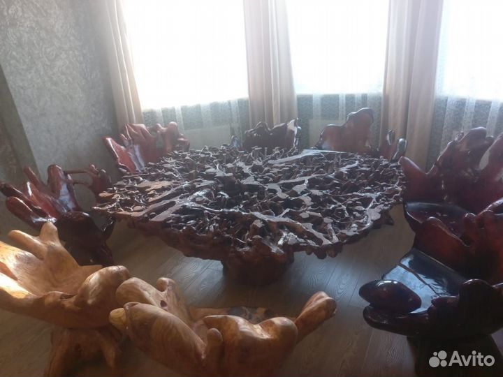 Стол со стульями