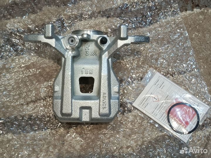 Новый суппорт задний правый Toyota Rav4 XA50