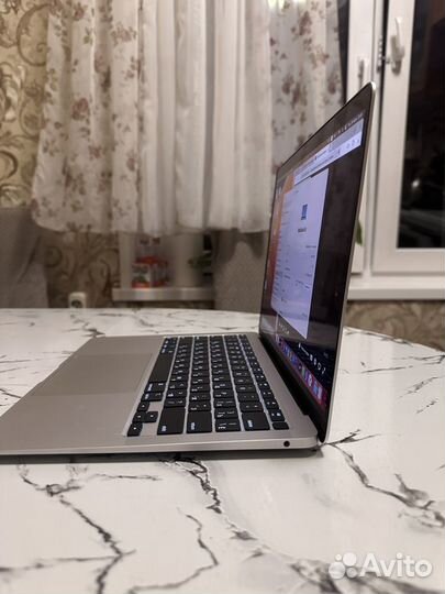 Macbook air m1 8 гб,256