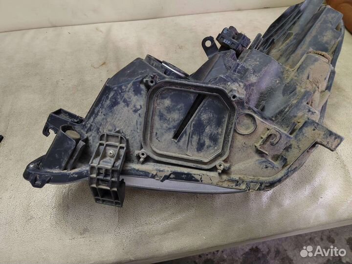 Фара правая Toyota Verso
