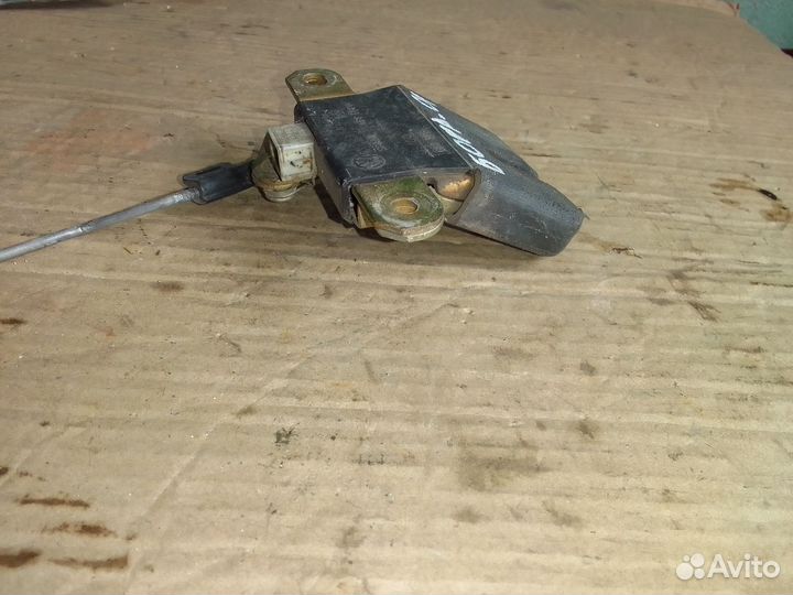 Замок крышки багажника Volkswagen Bora