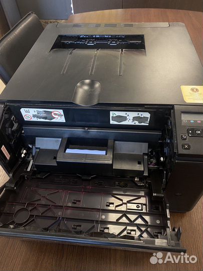 Принтер HP laserjet pro 200 color M251n