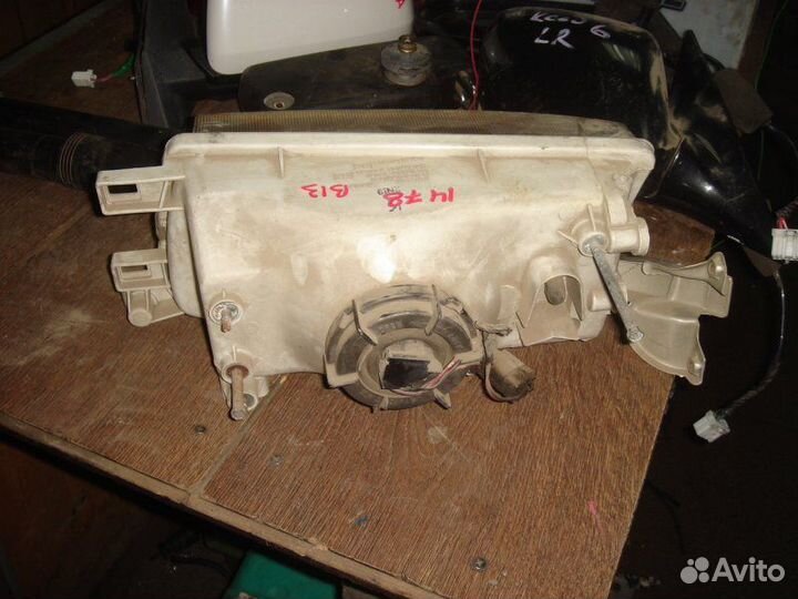 Фара правая Nissan Sunny B13 92-93