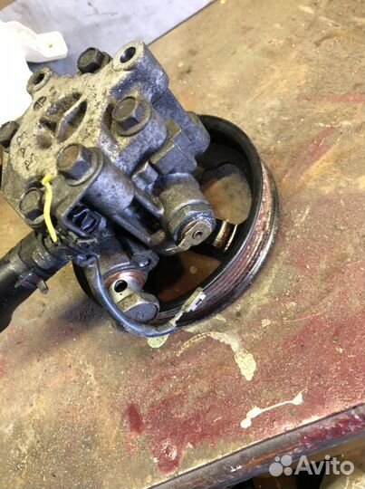 Насос гура Mitsubishi Outlander XL 2,4