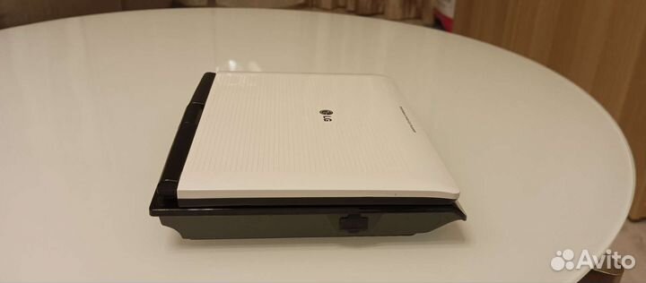 Портативный DVD плеер LG DP272B