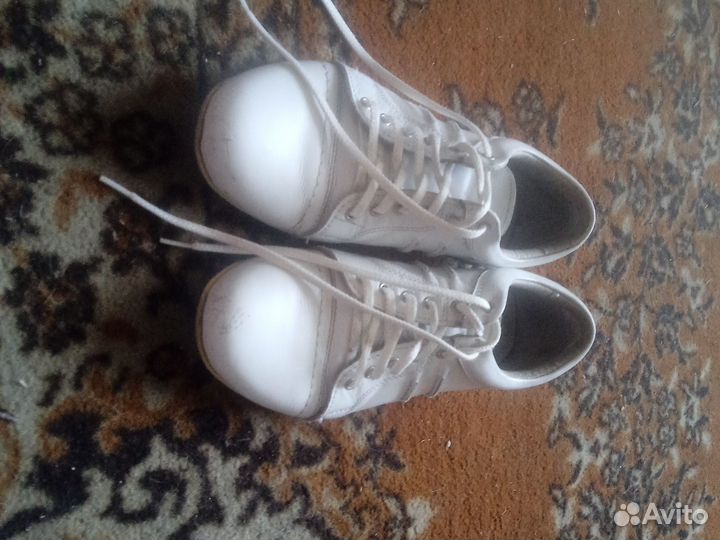 Женская обувь 35 размер