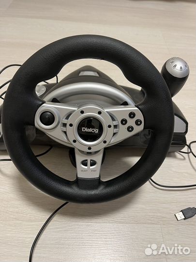 Игровой руль с педалями