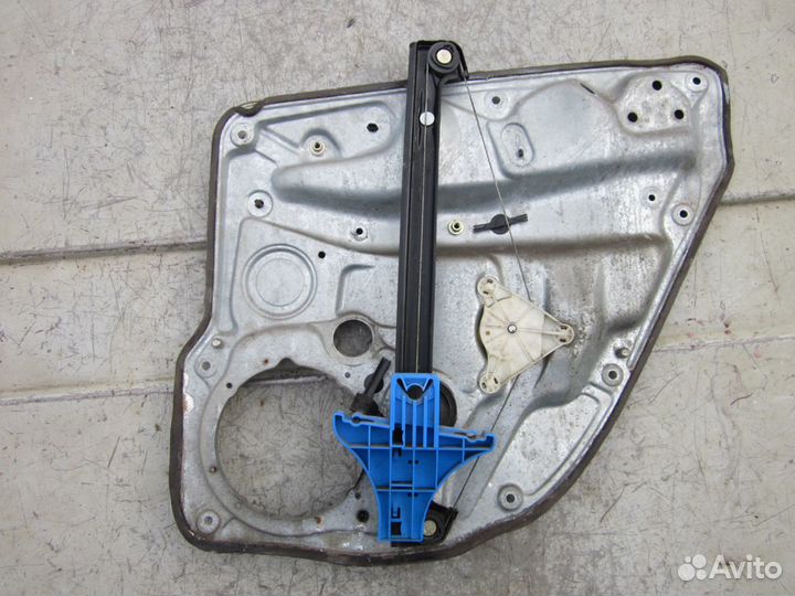 Стеклоподъемник задний левый Фольксваген Гольф 4