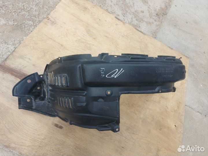 Подкрылок передний правый Toyota Land Cruiser