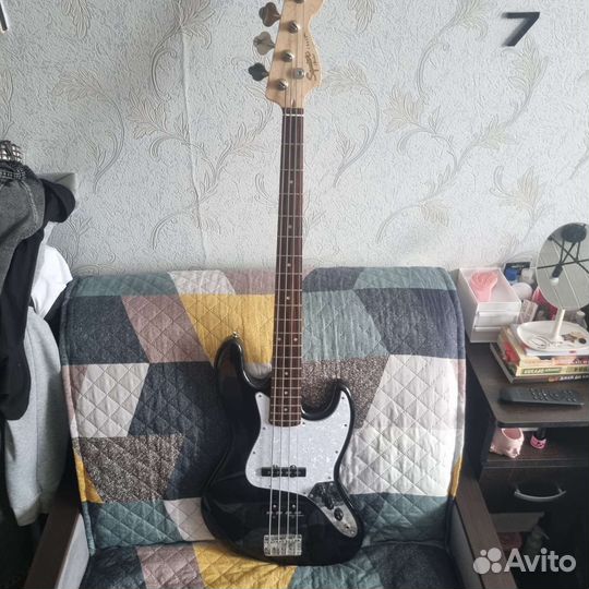 Fender squier jazz bass