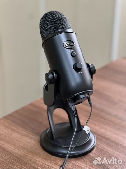 Микрофон blue yeti black студийный