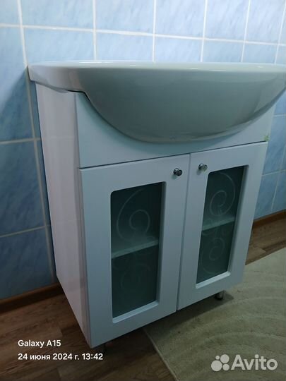 Раковина с тумбой в ванную