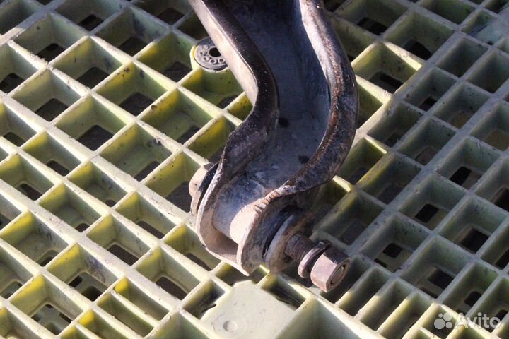 Рычаги передние нижние Mazda Proceed UF66