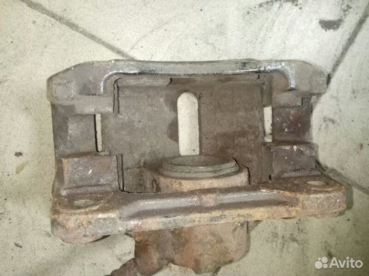 Суппорт передний правый Renault Megane 2 F4R 2007