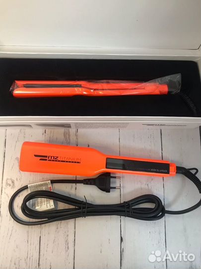 Утюжок титановые пластины MZ titanium оранжевый