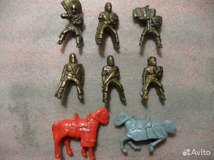Солдатики рыцари всадники киндер