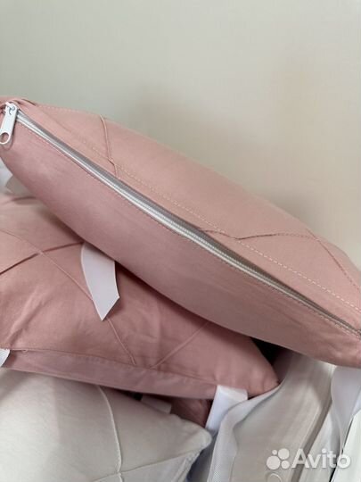 Бортики и постельное белье в кроватку