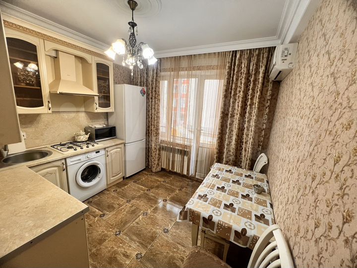 2-к. квартира, 55 м², 6/10 эт.