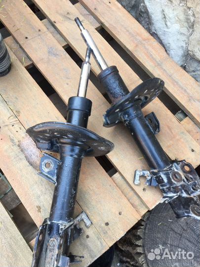 Стойки передние Nissan Qashqai J10