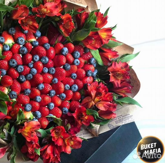 Вкусный букет их ягод и цветов, доставка