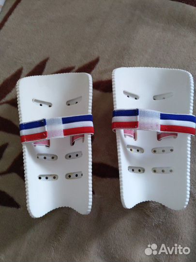 Футбольные щитки