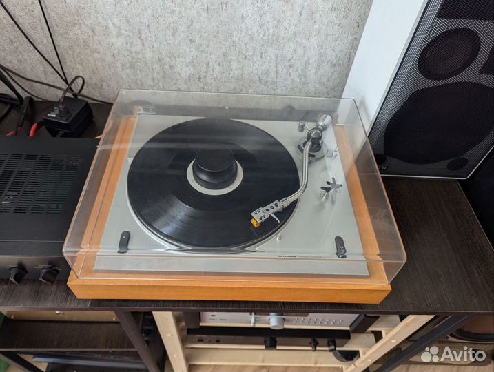 Виниловый проигрыватель Yamaha YP-700C