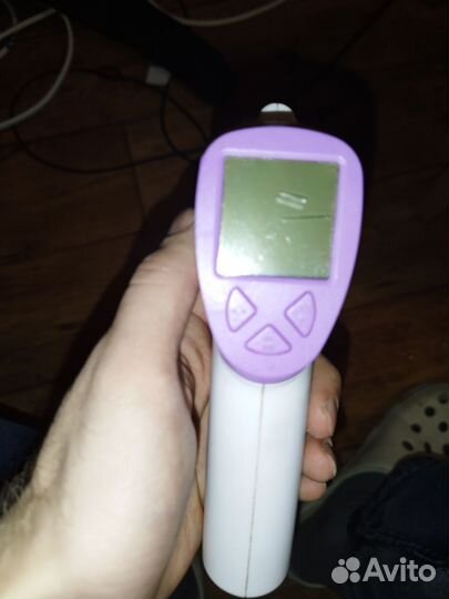 Бесконтактный инфракрасный термометр