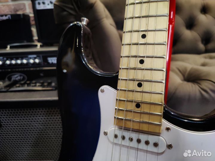 Электрогитара Stratocaster+ Комбоусилитель 10 ват