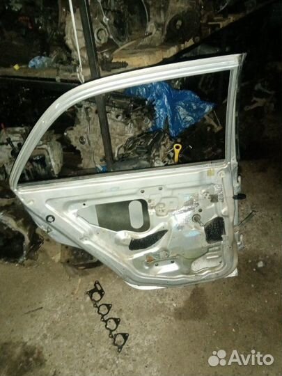 Дверь задняя левая Mitsubishi Carisma 4G92 2002