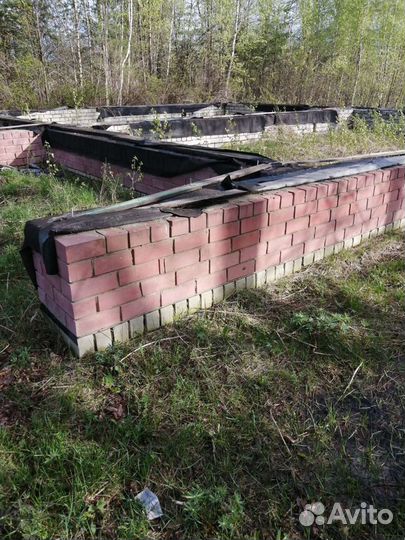 Кирпич бу