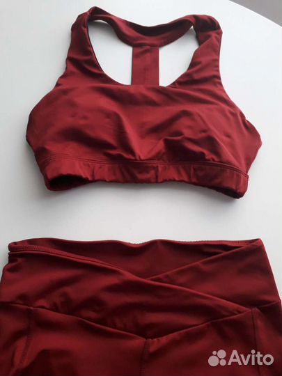 Спортивный топ и лосины женские