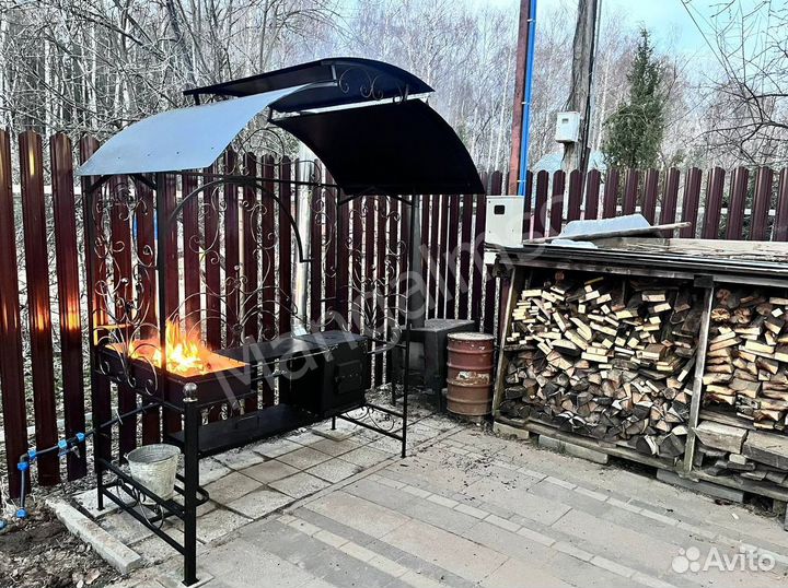 Мангал с крышей