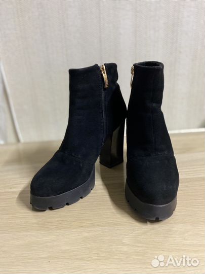 Ботинки демисезонные на каблуке