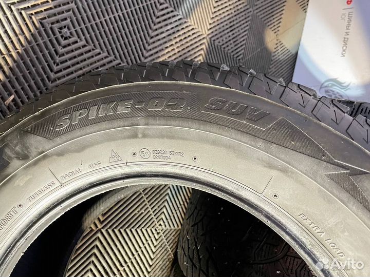 Bridgestone Blizzak Spike-02 SUV 235/65 R17