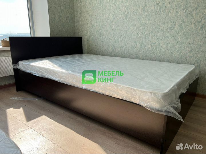 Кровать односпальная с матрасом