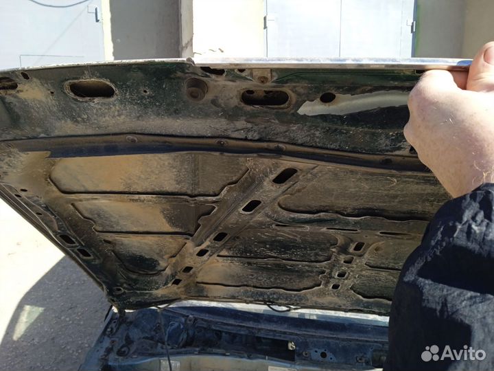 Капот Мазда 626 gd