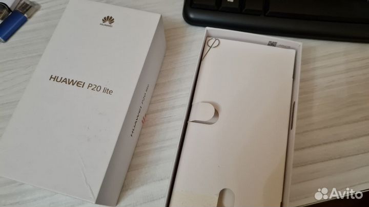 Смартфон Huawei P20 Lite