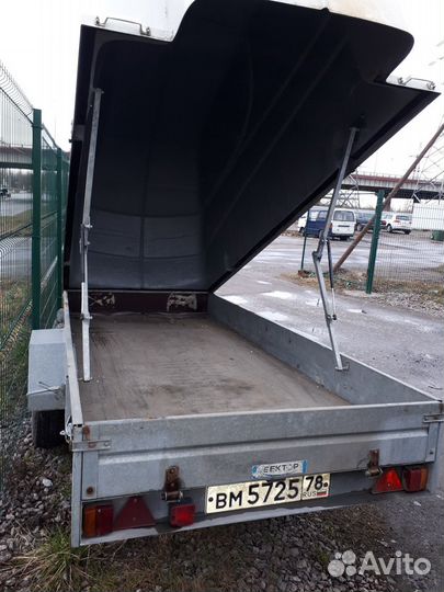 Прицеп лав 12 с пластиковой крышкой