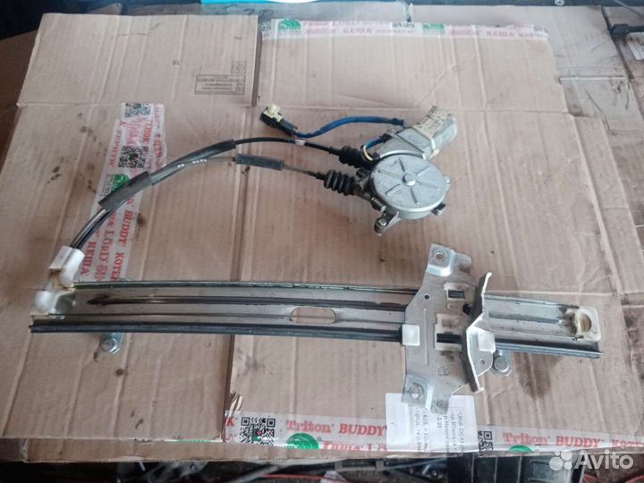 Стеклоподъёмник правый передний Спектра