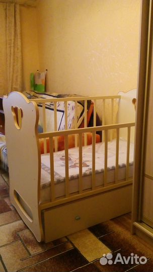 Продаю детскую кроватку с матрасом и ящиком