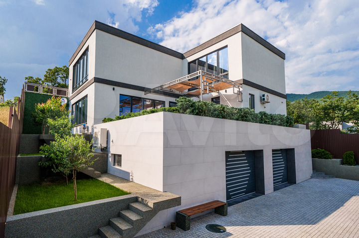 Дом 300 м² на участке 6 сот.