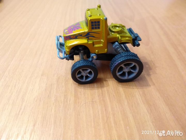 Машинки и фигурки