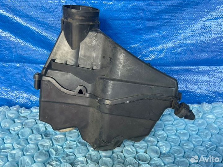 Корпус воздушного фильтра левый Audi S6 C6 BXA