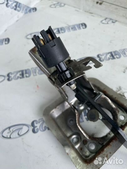 Педаль тормоза Mitsubishi Outlander 1