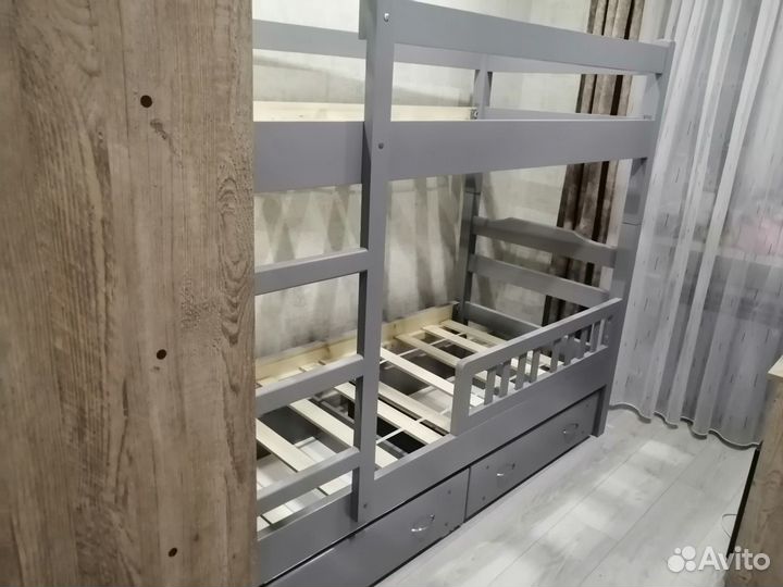 Детская двухъярусная кровать