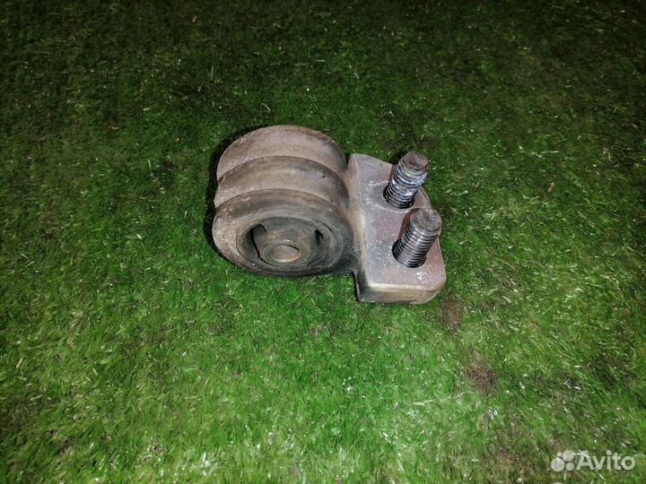 Опора кпп (подушка) 9445335 Volvo S60 V70 XC70 XC9