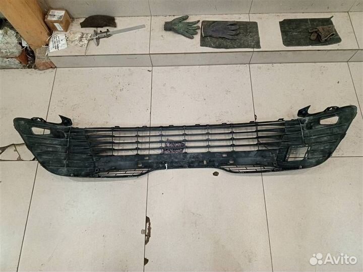 Решетка в бампер нижняя Toyota Camry XV70 2017